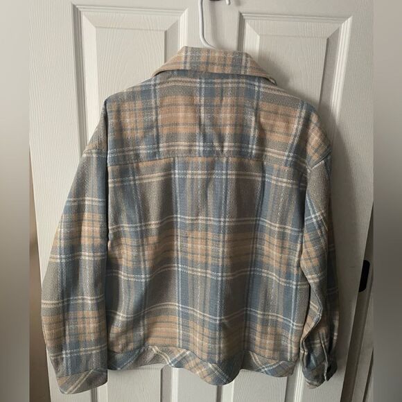 🆕 Women's Boston Traders shacket in peach/baby blue/white plaid - Picture 4 of 8